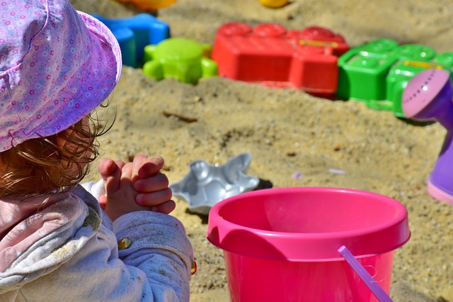 holčička na pískovišti.jpg